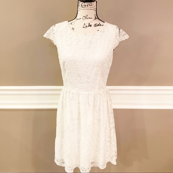 Gianni Bini Dresses & Skirts - Gianni Bini Lace Cap-Sleeve Dress, Size 4, EUC